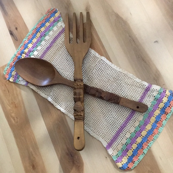Vintage wooden hand carved tiki fork & spoon wall decor. - Picture 3 of 9